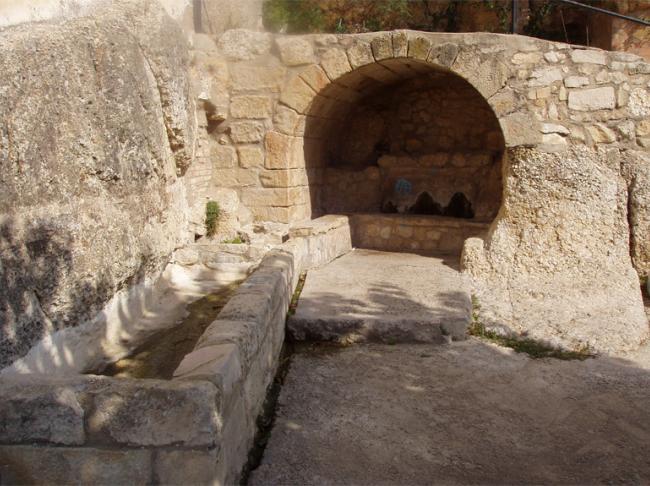 Font del Nínxol i safareig de les Roques 1