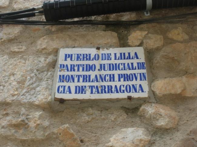 Rajola del Partit Judicial i guix decorat 1